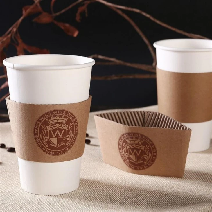 Tasse chaude à manches